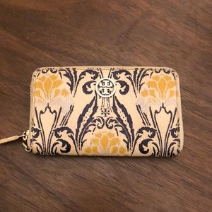 Tory Burch Wallet Coated Canvas Good Condition.